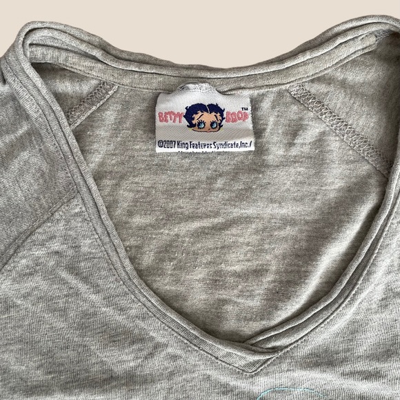 2007 Betty Boop Bombshell V-neck Top - Picture 3 of 3